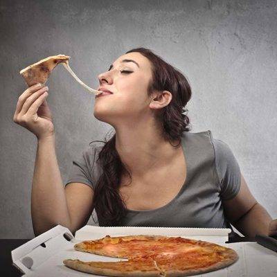 Jesť pomaly znamená skonzumovať menej