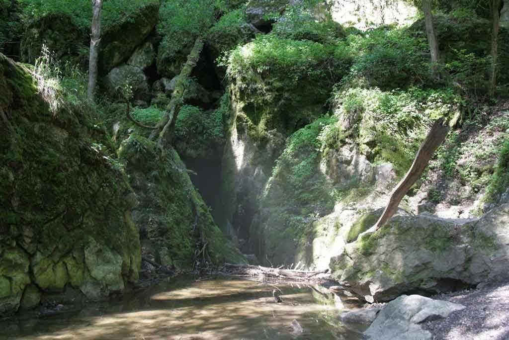 Priepasť Macocha - turistické trasy/cyklotrasy