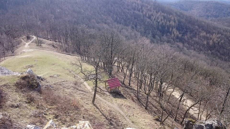 Čachtice hrad - turistické trasy/ cyklotrasy