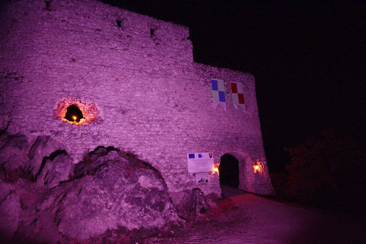 Svetlušky na Čachtickom hrade