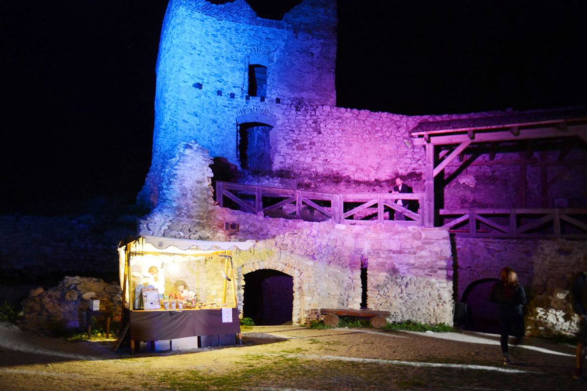 Svetlušky na Čachtickom hrade