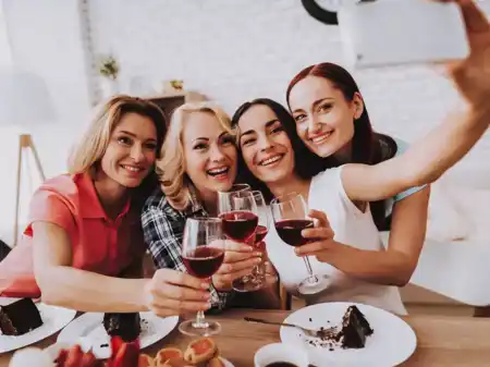 Si alkoholička, alebo len veľmi rada piješ?