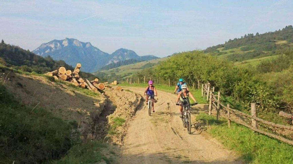 Červený kláštor, Pieniny- turistické trasy/ cyklotrasy