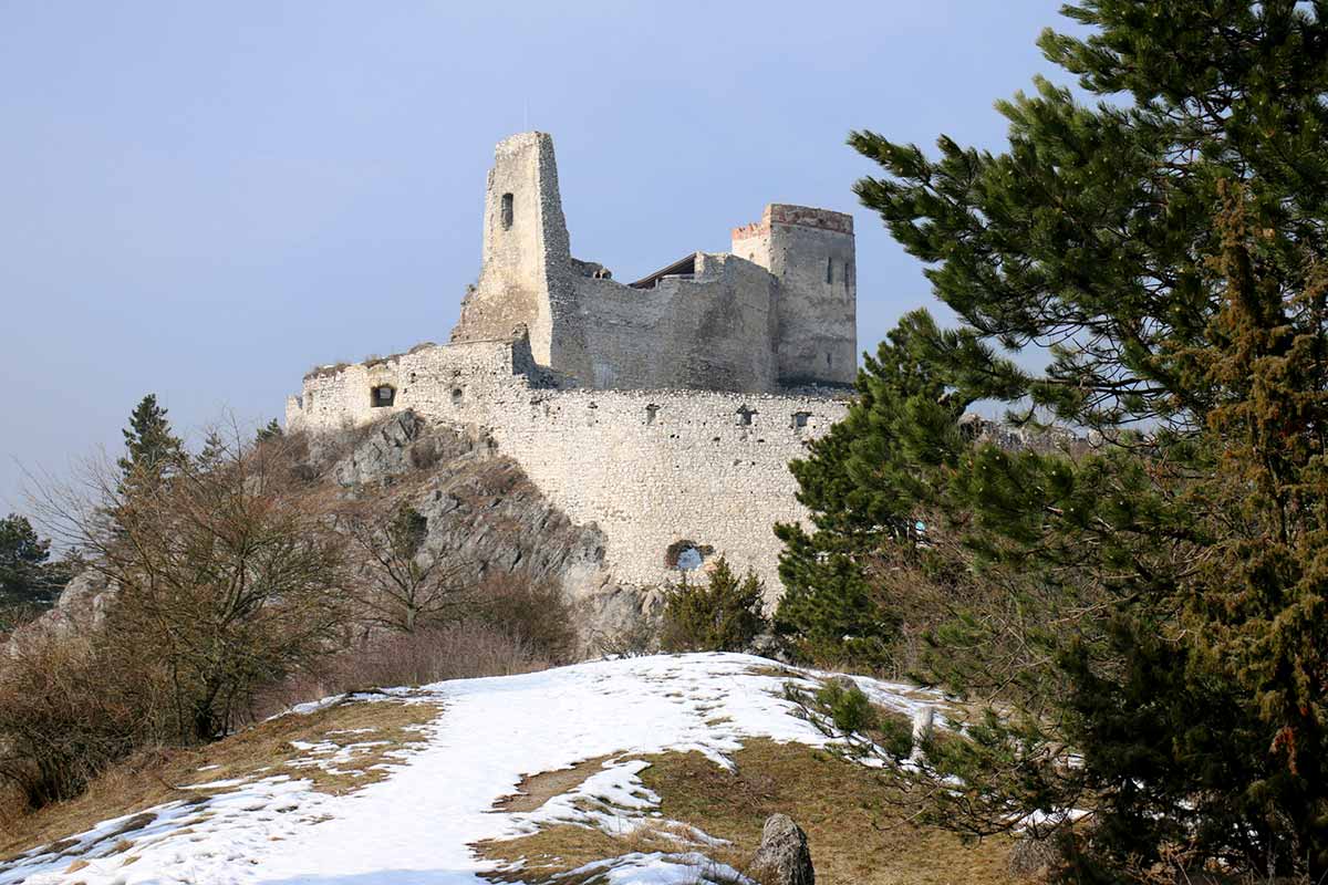 Rodinná kronika: Ako sme zdolávali 7 kopcov 3 jazerá 2018. Štartujeme na Čachticiach