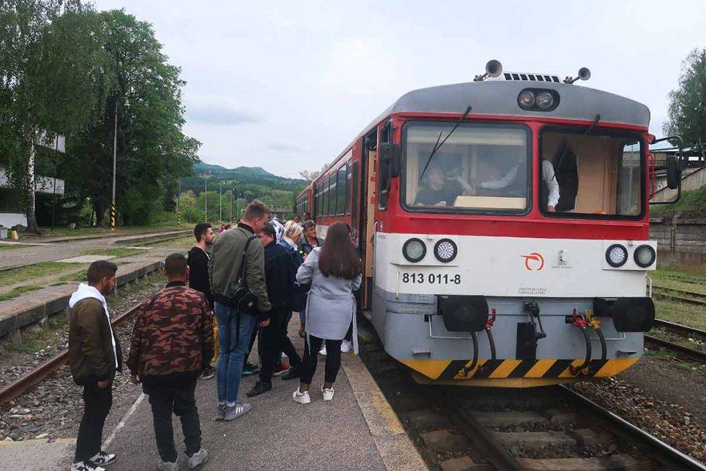 Vlakom a s paličkami cez Sklené na Remätu