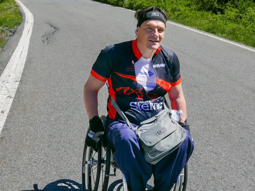 Luca v invalidnom vozíku na Stelvio