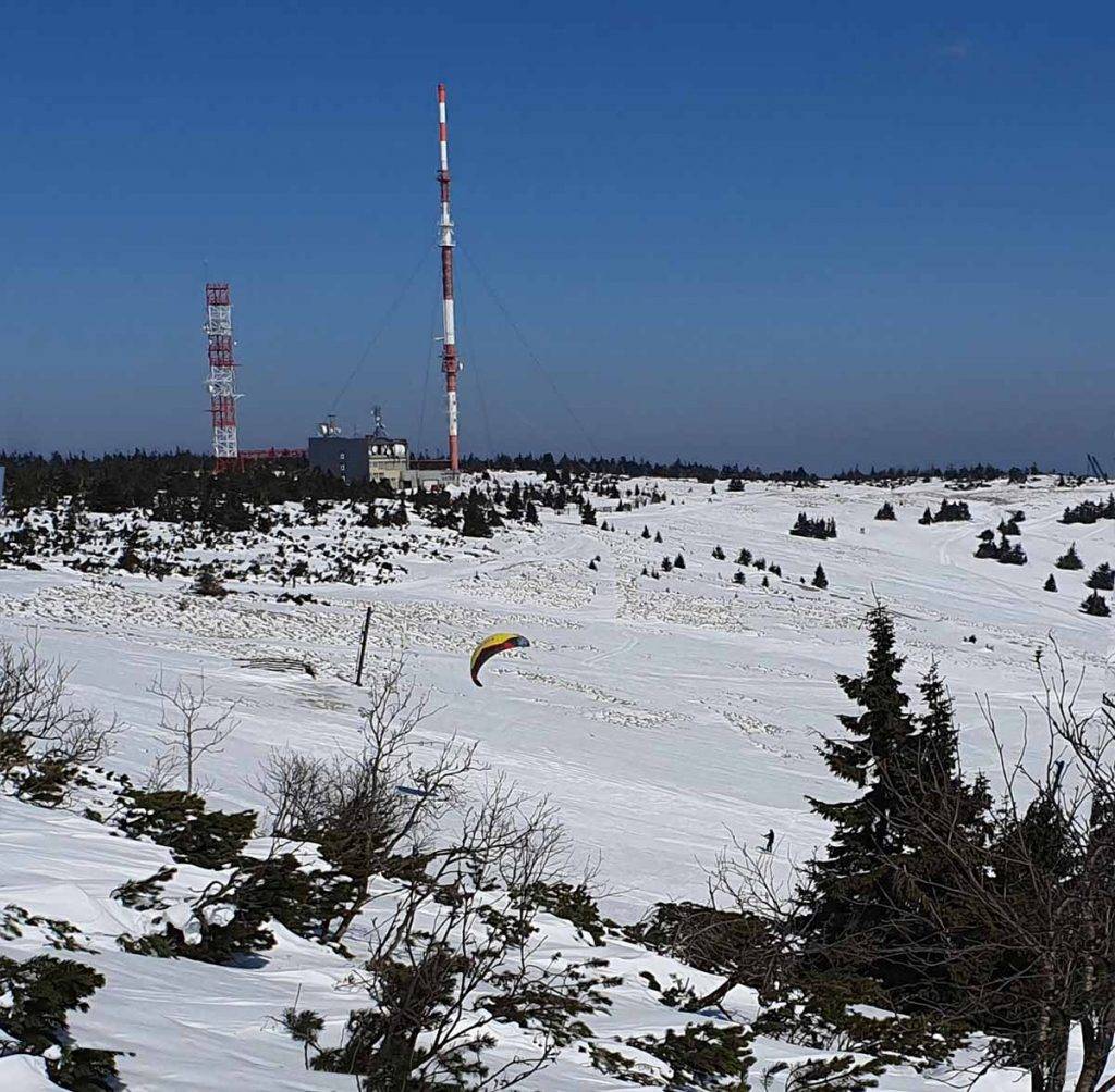 Kiter, s ktorým sme sa pozdravili na diaľku, si tiež užíva slobodu v horách