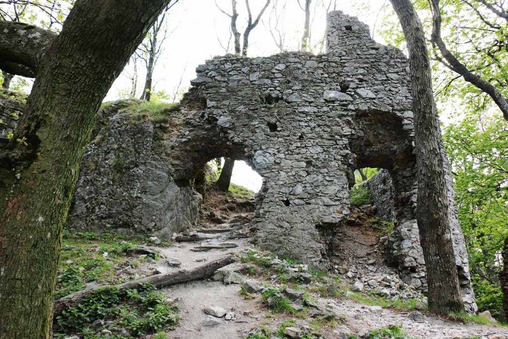 Ostrý kameň hrad