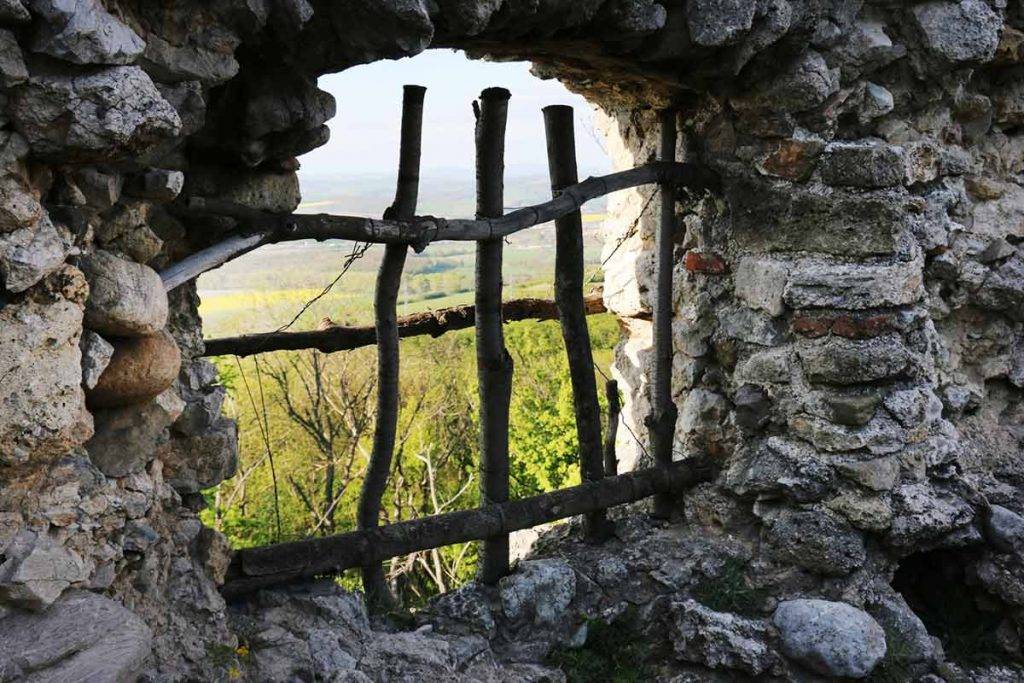 Hrad Ostrý Kameň a Korlátko, na výlet s deťmi