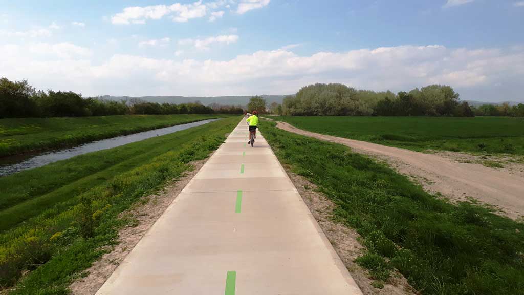 Len tak zľahka vlakom a bicyklom po okrese Seneckom