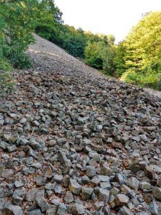 Roadtrip Slovakia: deň 4. hrad Šomoška a skalné obydlia v Brhlovciach