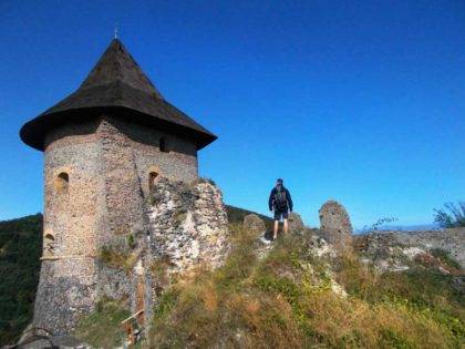 Roadtrip Slovakia: deň 4. hrad Šomoška a skalné obydlia v Brhlovciach