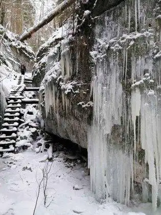 Piecky ziný prechod roklinou