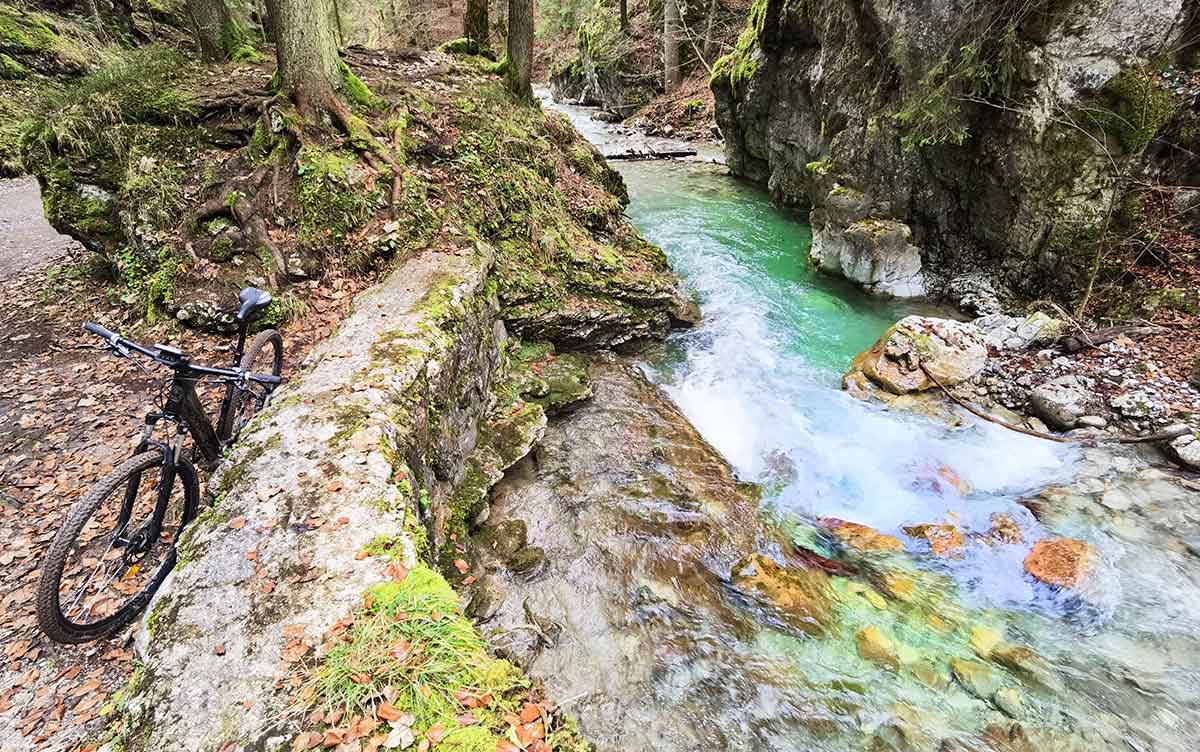 Tlstá, Ostrá, Veľká Fatra- turistické trasy/cyklotrasy