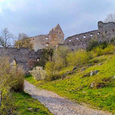 Z Haluzickej tiesňavy na Topoľčiansky hrad – celodenná Karpatsko Inovecká spoznávačka