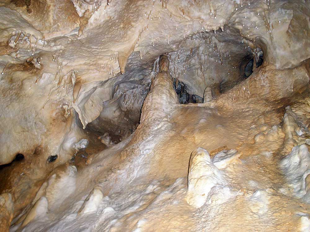 Hačova jaskyňa