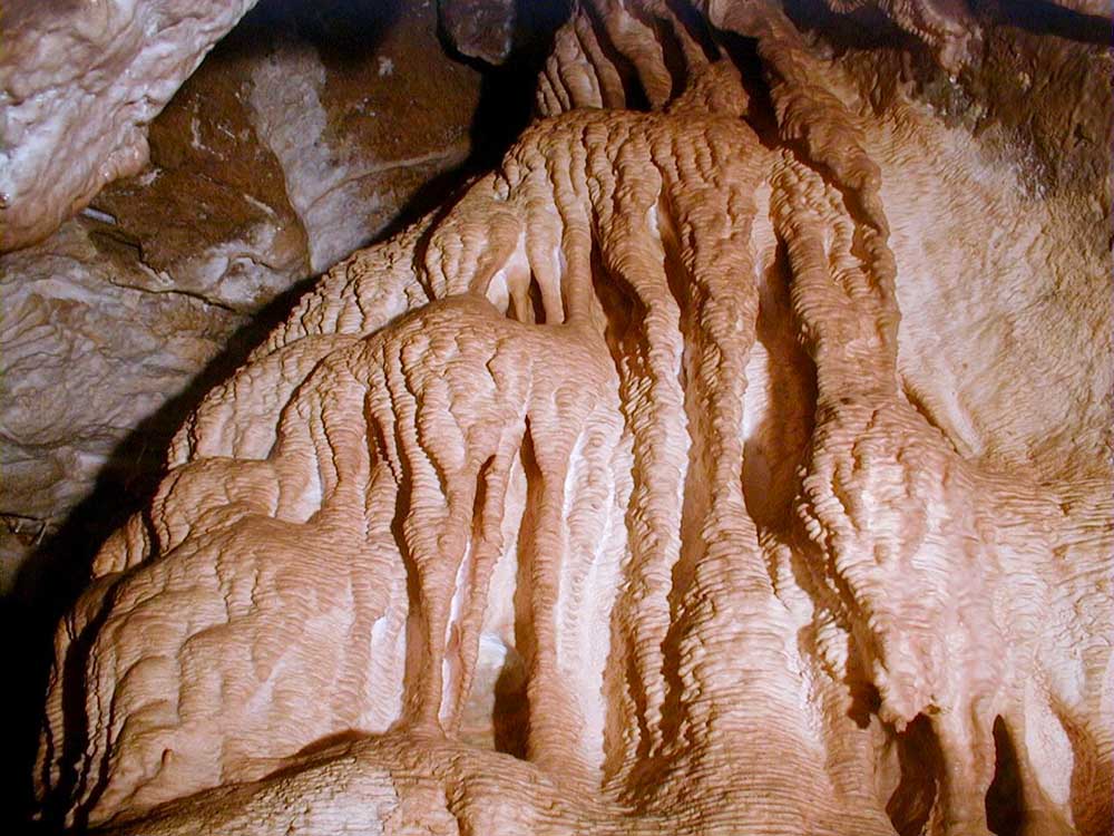 Hačova jaskyňa