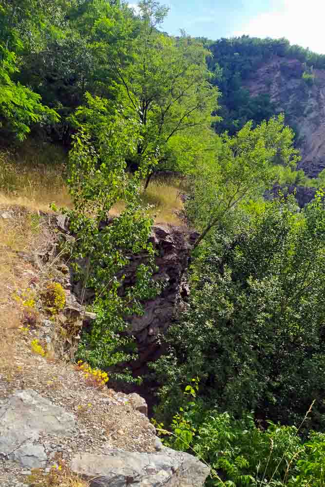 Z Horárne Krasňany cez kameňolom Marianky objavujeme zákutia Malých Karpát