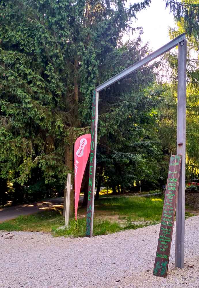 Z Horárne Krasňany cez kameňolom Marianky objavujeme zákutia Malých Karpát