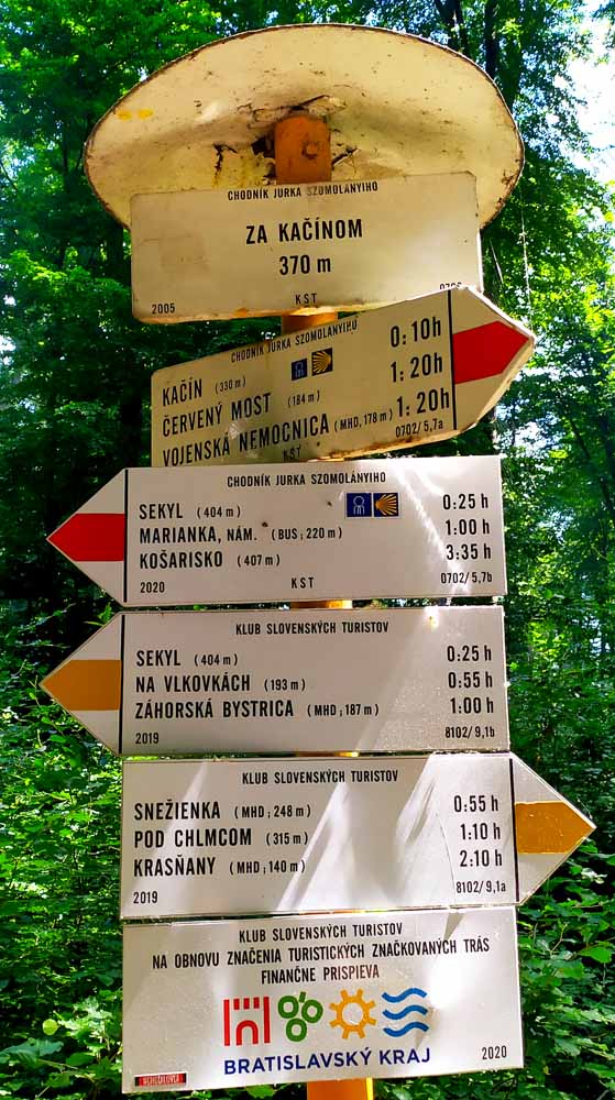 Z Horárne Krasňany cez kameňolom Marianky objavujeme zákutia Malých Karpát