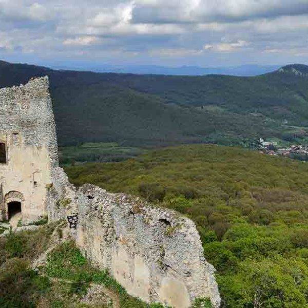 MTB po hradoch a hrebeni pohoria Tríbeč