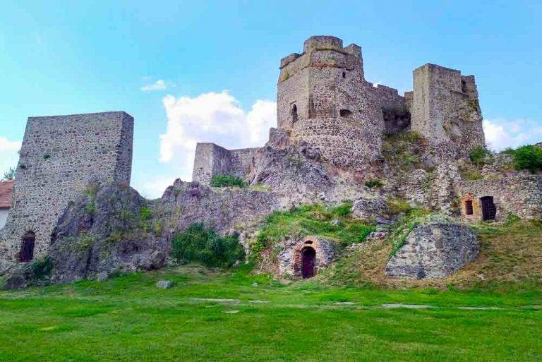 Potulky okolo Levického hradu, Hontianskych Tesárov a Tesárskej rokliny