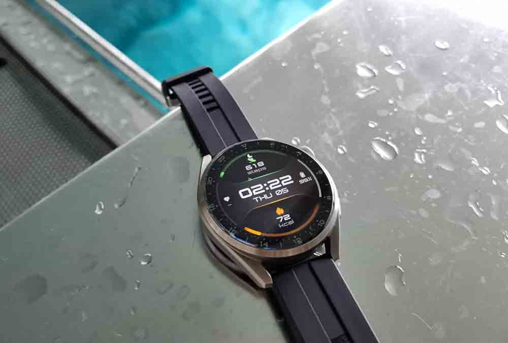 Huawei Watch 3 Pro v bazéne