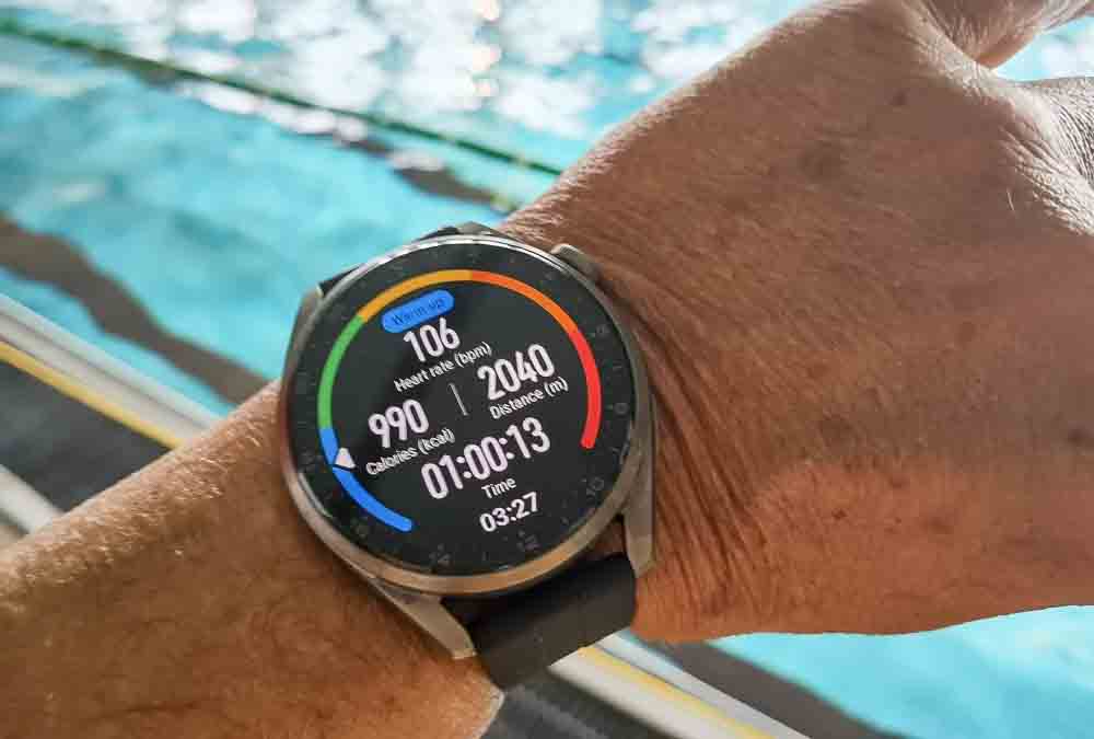 Huawei Watch 3 Pro v bazéne