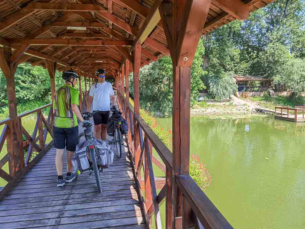 Vlakom a bicyklom: Medzi termálmi, vodnými mlynmi a krásou Klátovského ramena