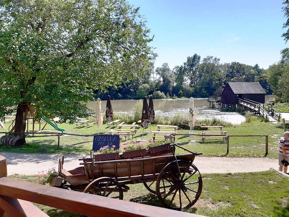 Vo štvorici na bicykli pri Dunaji alebo Tour de Malý Dunaj