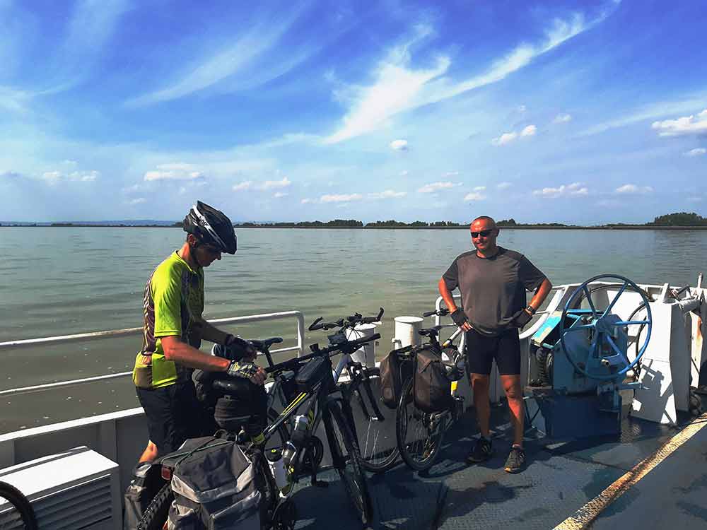 Vo štvorici na bicykli pri Dunaji alebo Tour de Malý Dunaj