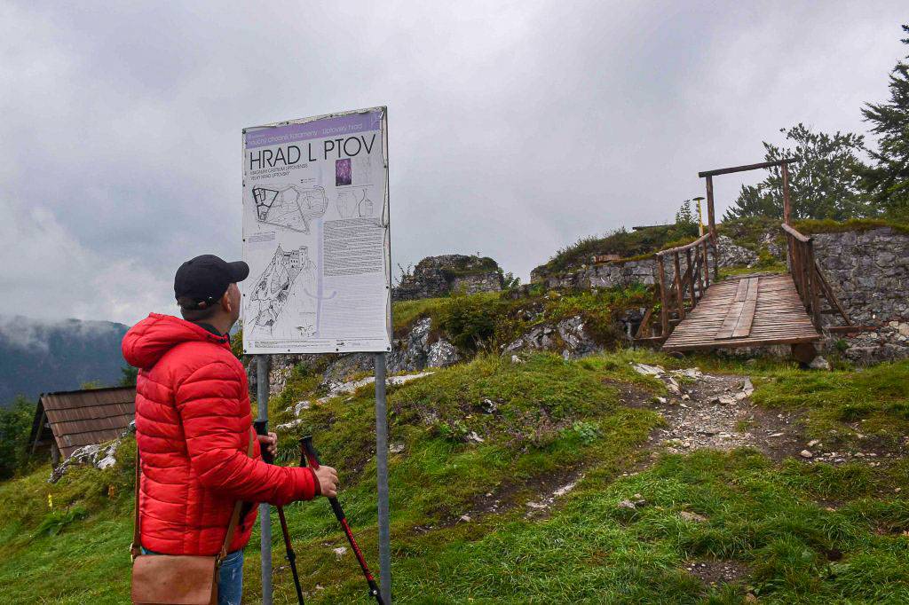 Z Kalamenov k ruine Liptovského hradu