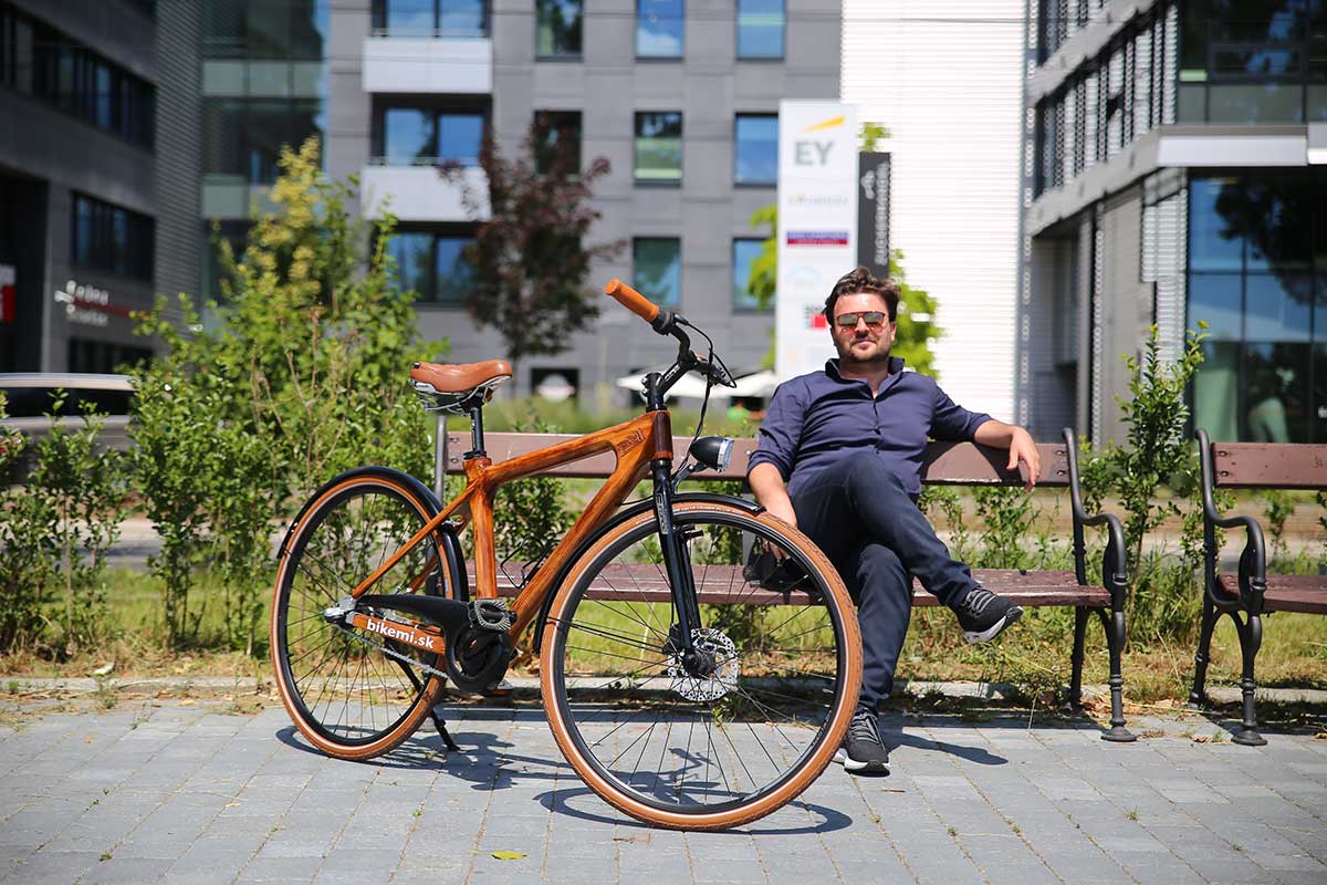 Michal Iždinský: Ako sa vyrába drevený bicykel v období nanotechnológií