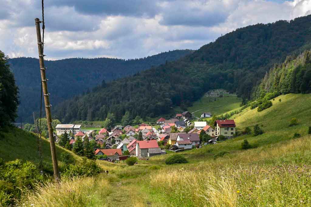 Zejmarskou roklinou na Geravy