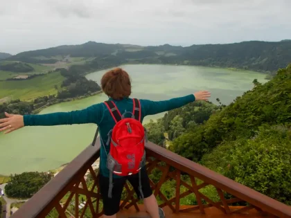 Výhľad na Lagoa das Furnas z Mirradouro Pico do Ferro (Jacku já letím!)