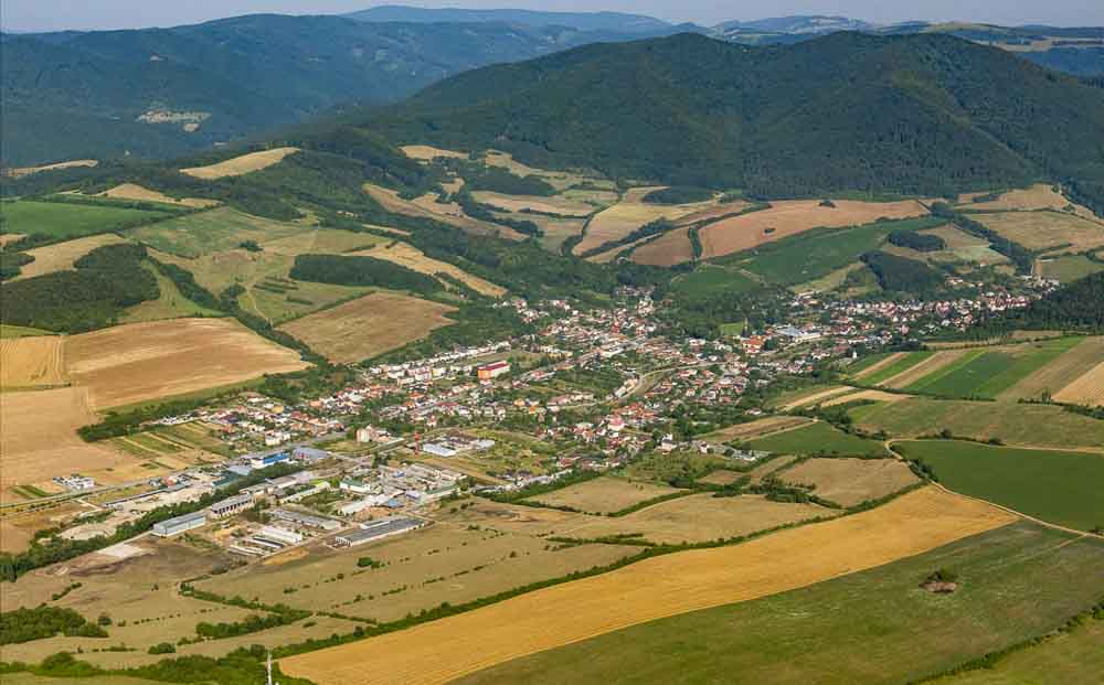 Trenčín a okolie z neba