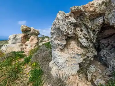 Občas preliezaš skalnými bránami a jaskyňami