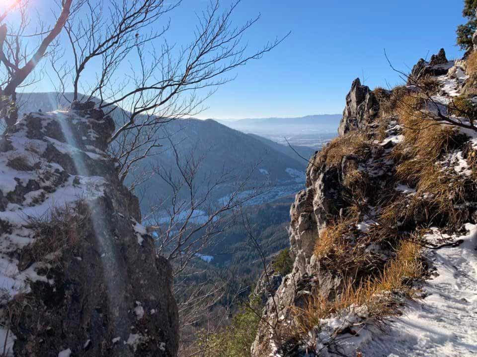 Šíp turistické trasy cyklotrasy Veľký Fatra