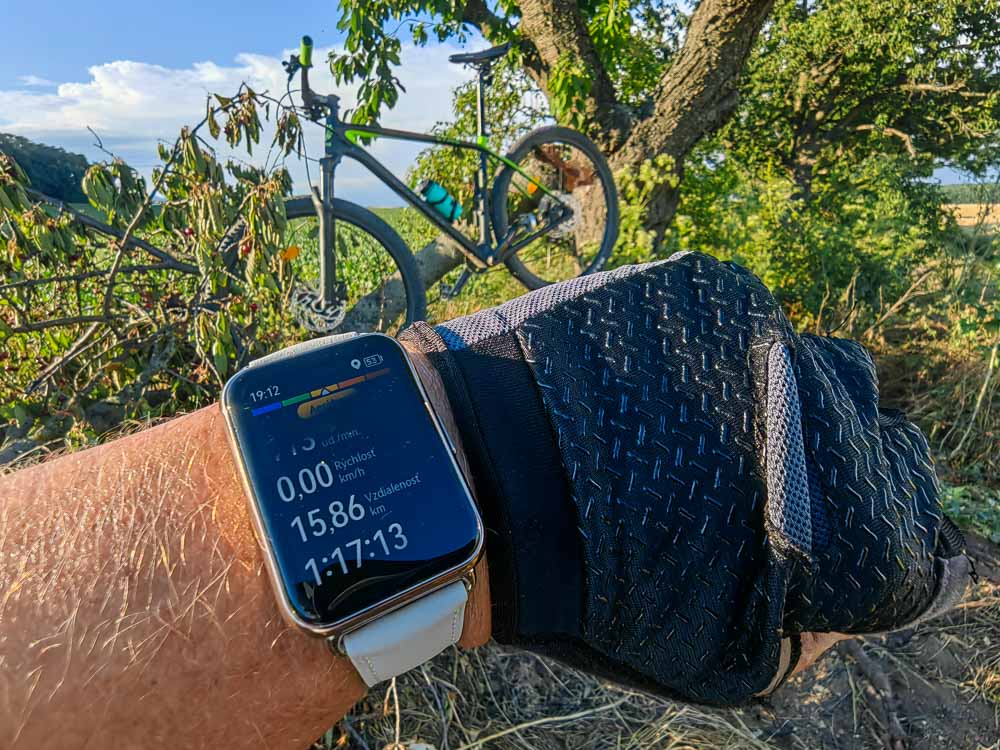 Cyklookruh okolo chotára s čerešnami a Watch Fit 2