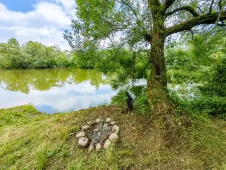 Posedenia pri rybníkoch