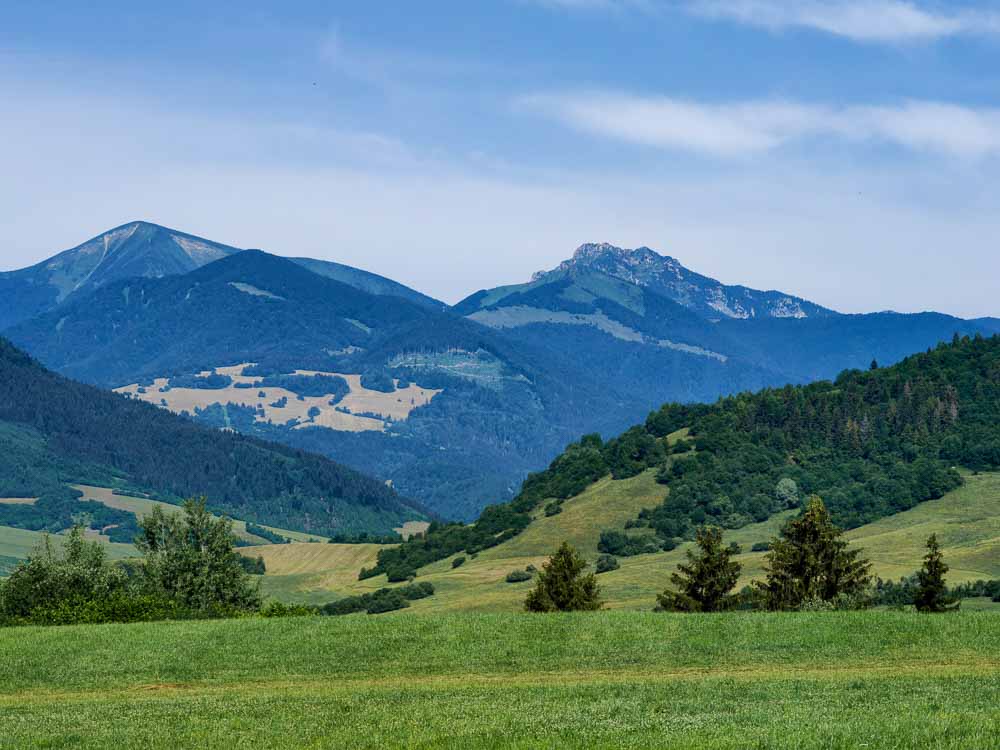 Žaškovské lúky výhľad na Rozsutce a Stoh