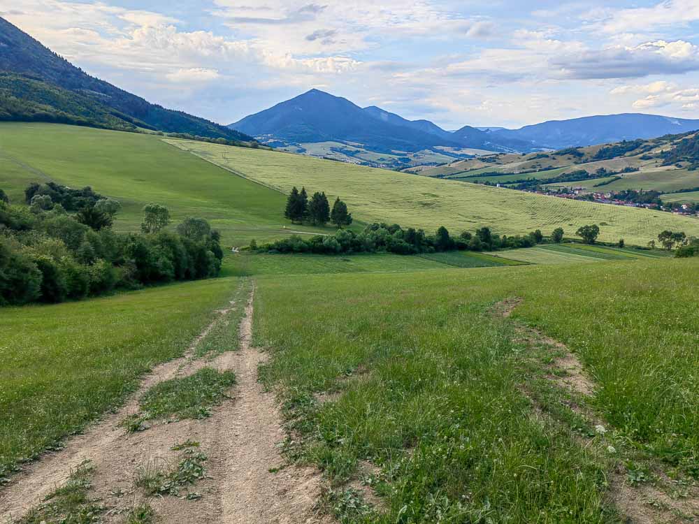 Výstup na Žaškovské sedlo dá zabrať ak v dedine zle odbočíte