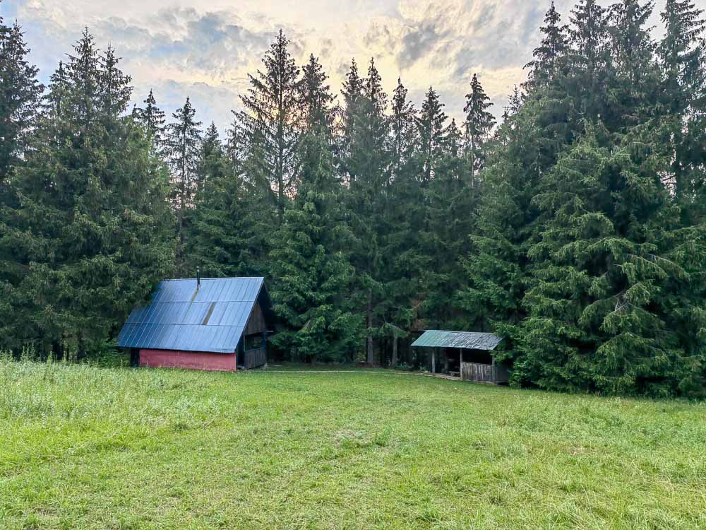 Poľovnícka chata nad Žaškovom už je dobre