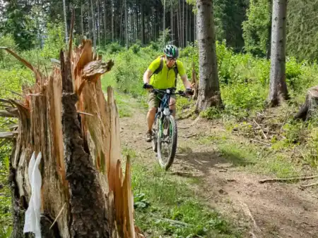 Prechod zvážnicou šípu