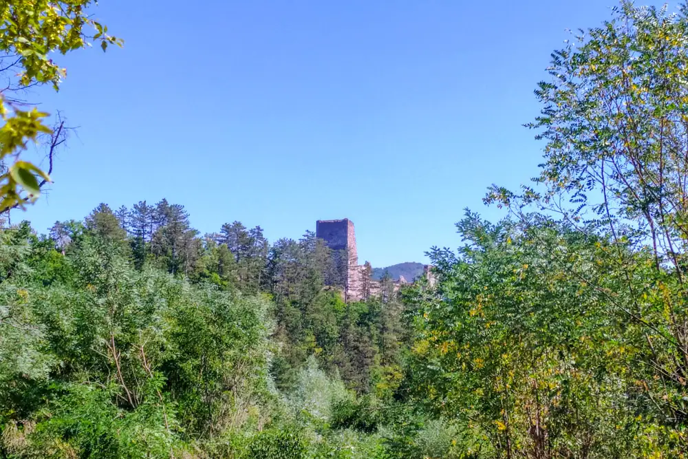 Črtajúci sa hrad Revište