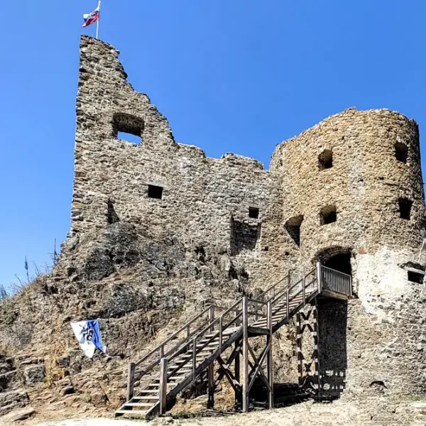 Nenáročný výlet na gotický hrad Revište