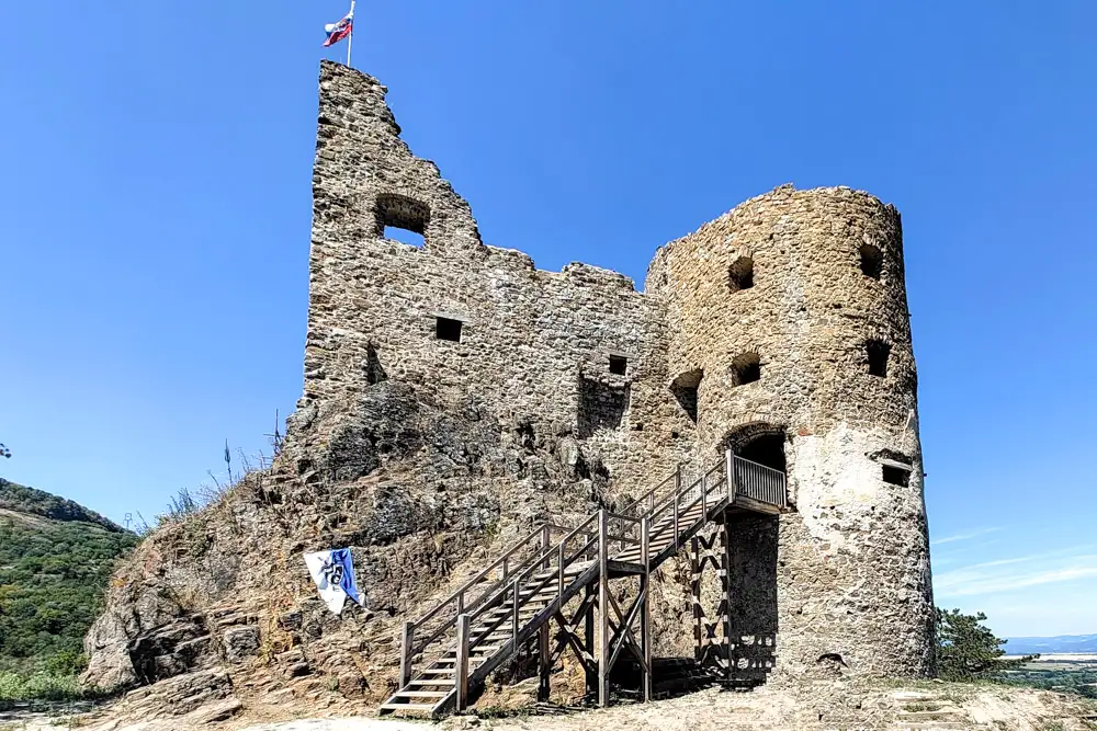 Nenáročný výlet na gotický hrad Revište
