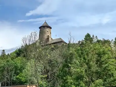 Skanzen Stará Ľubovňa Pohľad na Ľubovniansky hrad