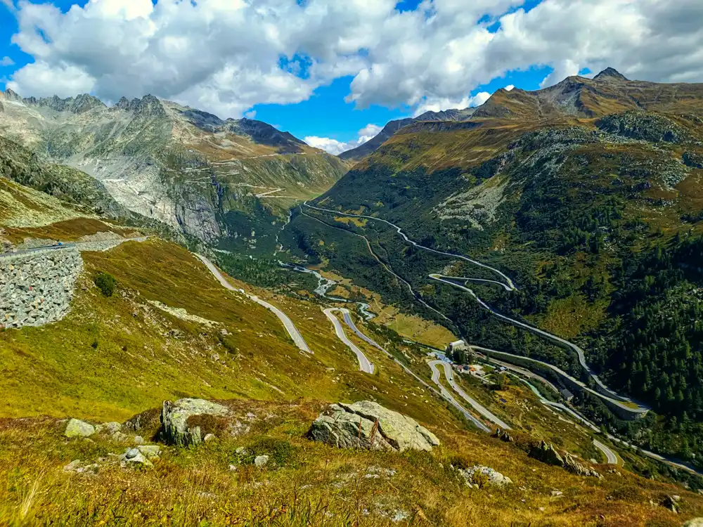 Pohľad od Grimsel Pass na Furku..