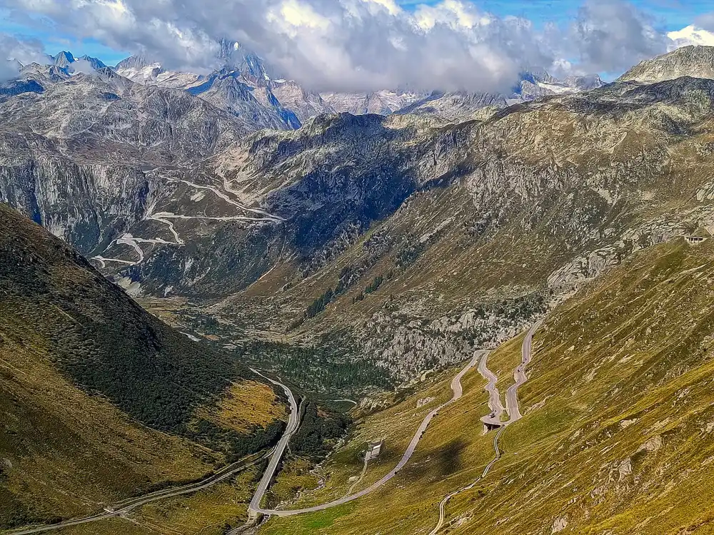 Furka Pass serpentíny